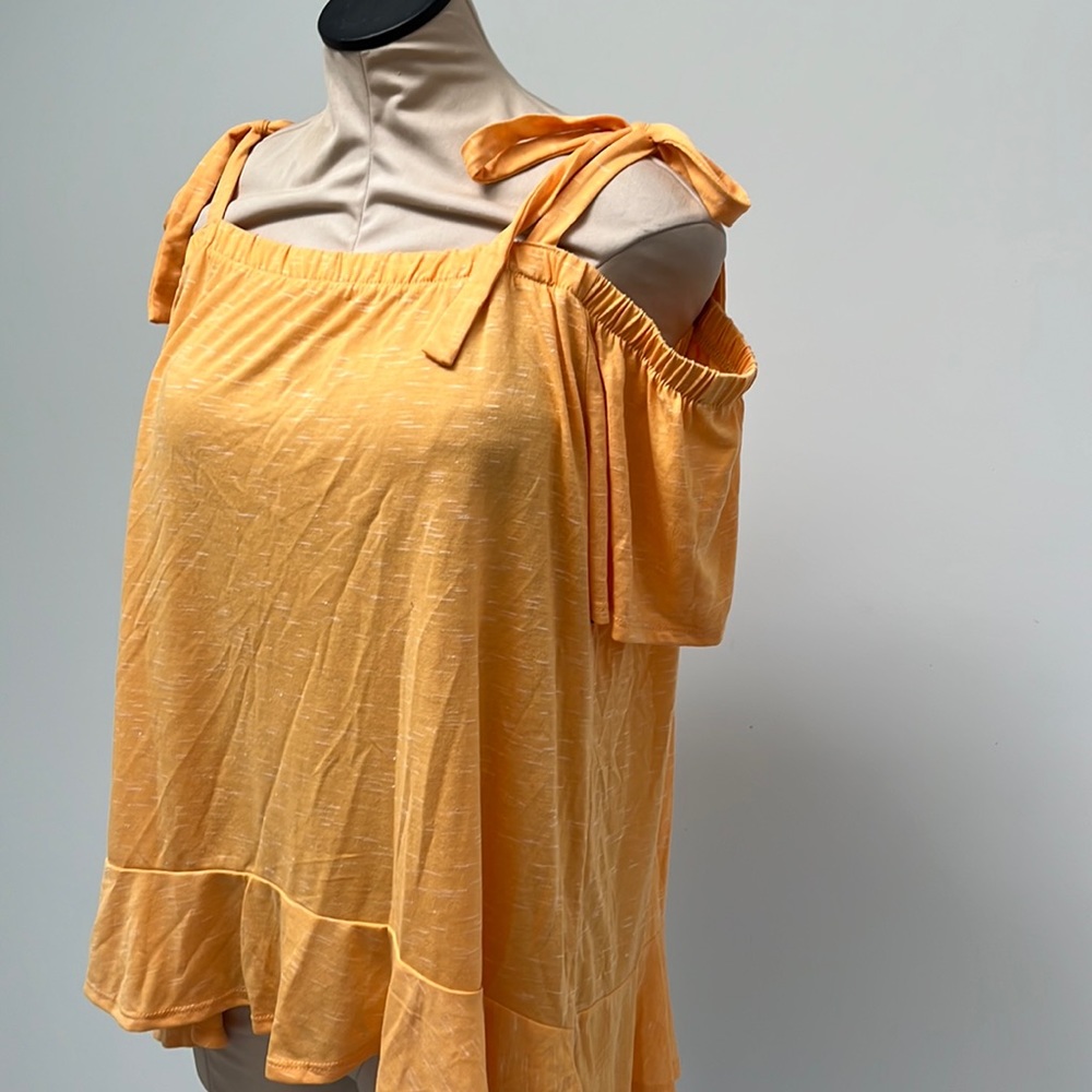Ana cold shoulder top